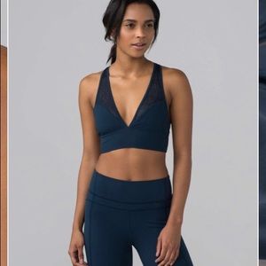 Lululemon Twist & Train Bra - Size 4